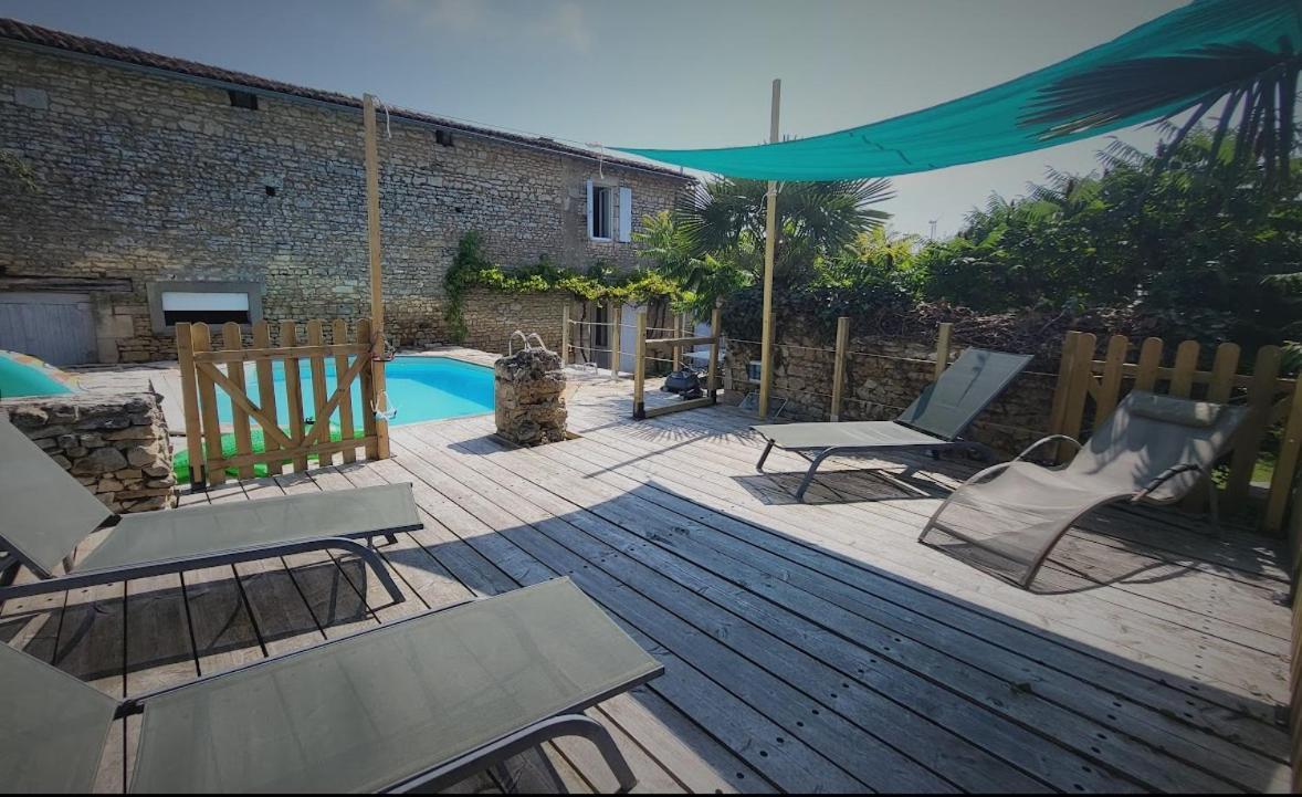Les Chambres Du Nid Charentais La Poterie (Charente) Exterior foto